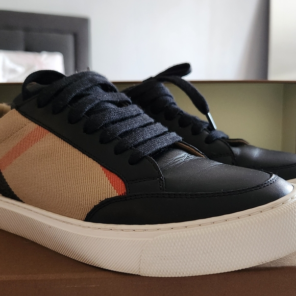 Burberry Black and Cream Sneakers with Distinctive Design - Picture 1 of 7